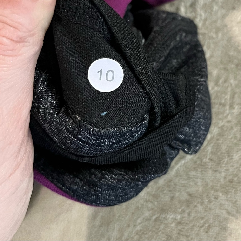 Lululemon Gather Shorts - Picture 4 of 7